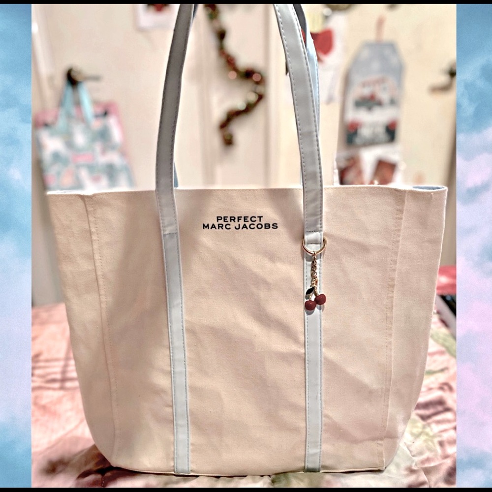 🐙🐙🐙Marc Jacobs Cream and Blue Tote